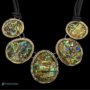 💖 Mythologie Iridescent Cabochon Necklace 💖